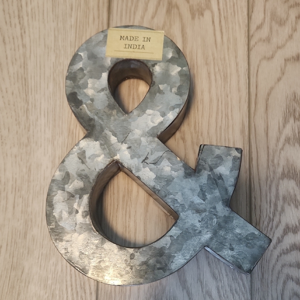 Metallic Ampersand Decor